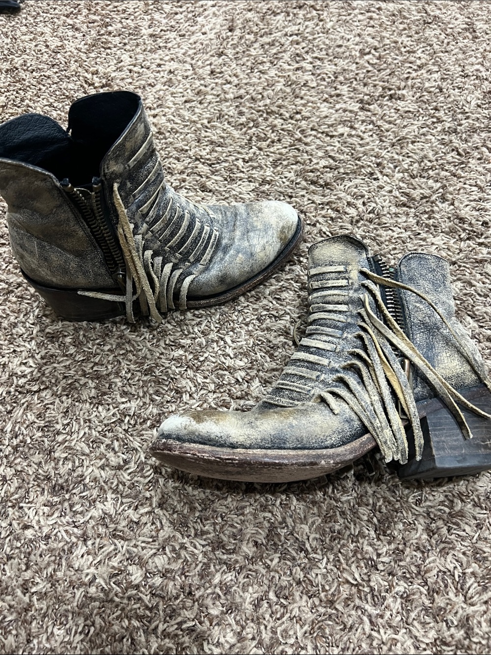 Corral distressed side fringe ankle boots sz 7